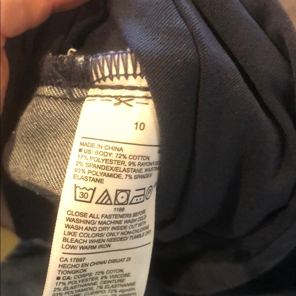 Old Navy maternity pants - Picture 3 of 3